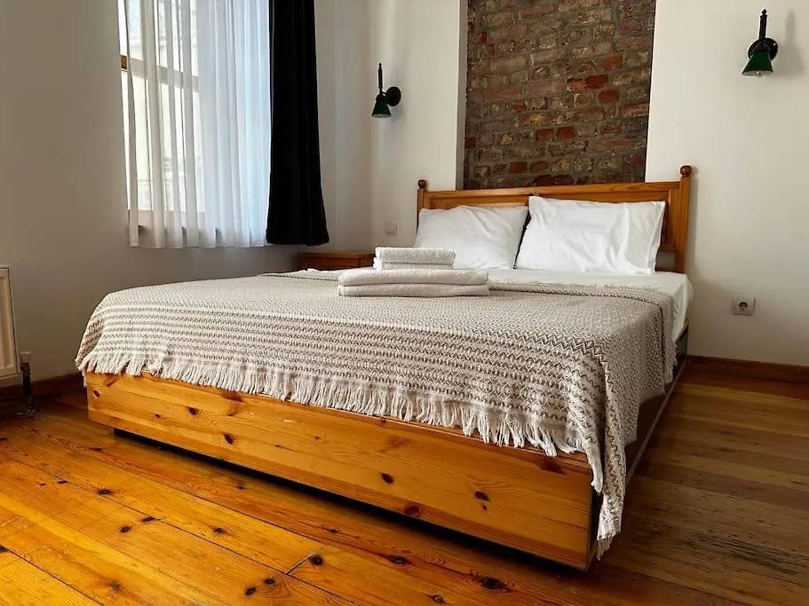 2Br, 2Ba, Ground Flr Of Historical Building, Galata Apartment Istanbul Turcia